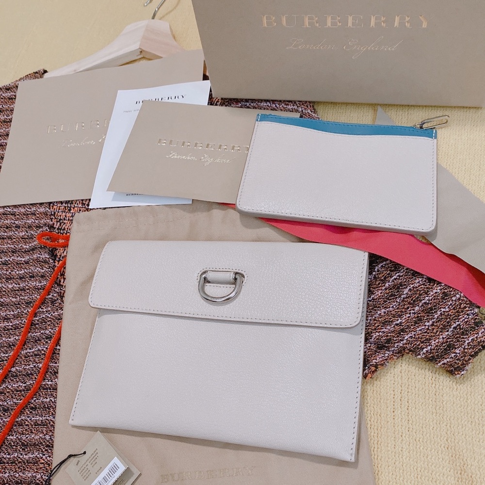 BURBERRY D-ring Leather Pouch With Coin Case